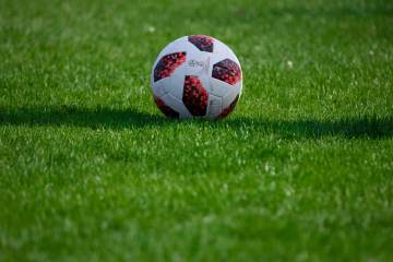 一场2-0，年薪前10已出局9人！这下压力给到了英格兰（配图示意）